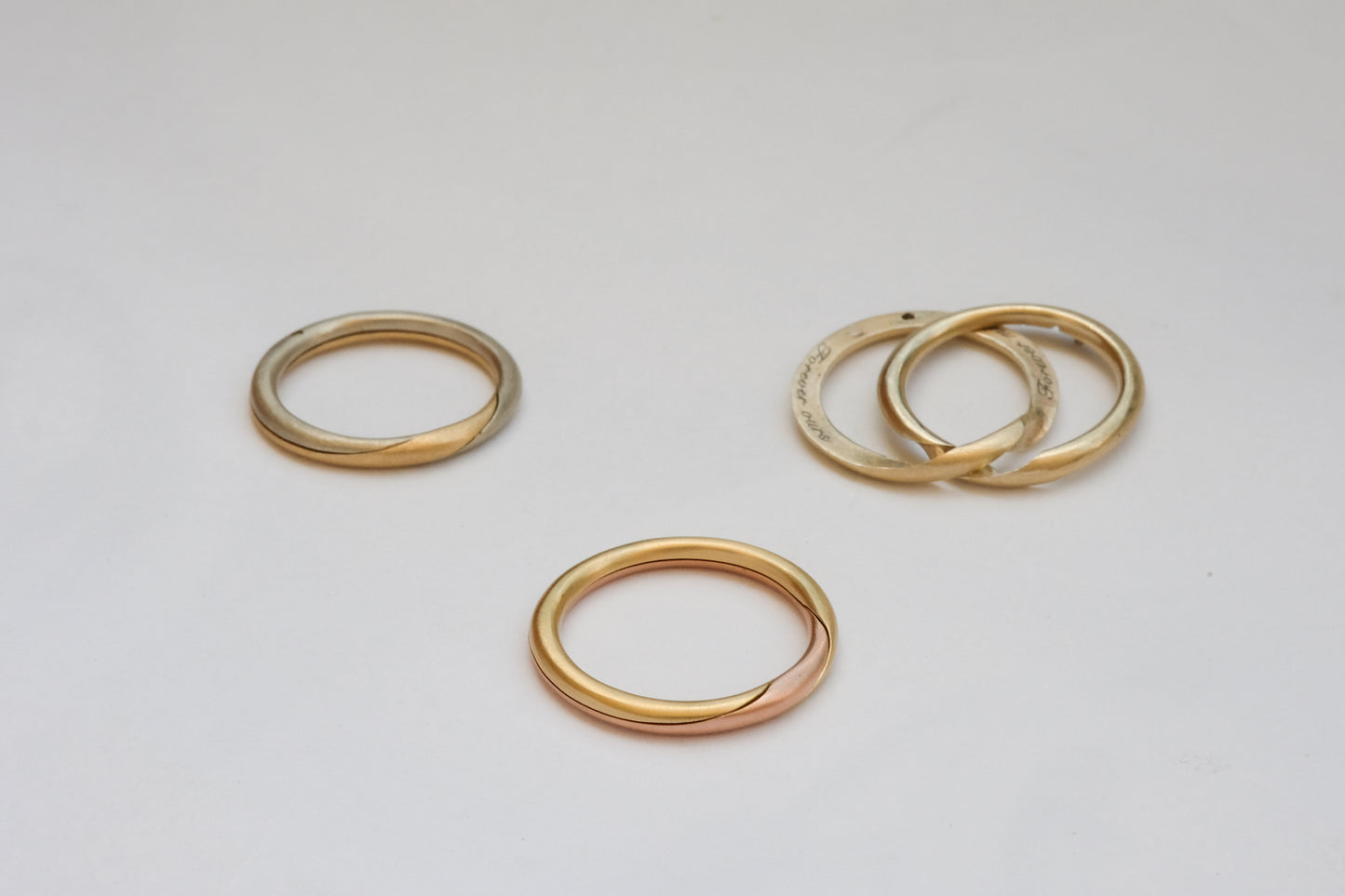 Bi-coloured Gimmel Ring