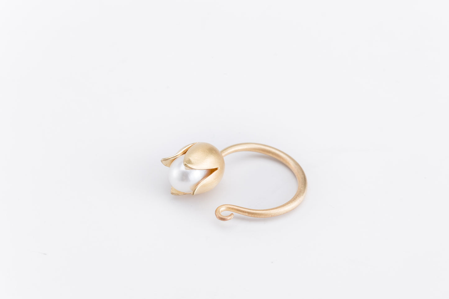 Floral Pearl Ring