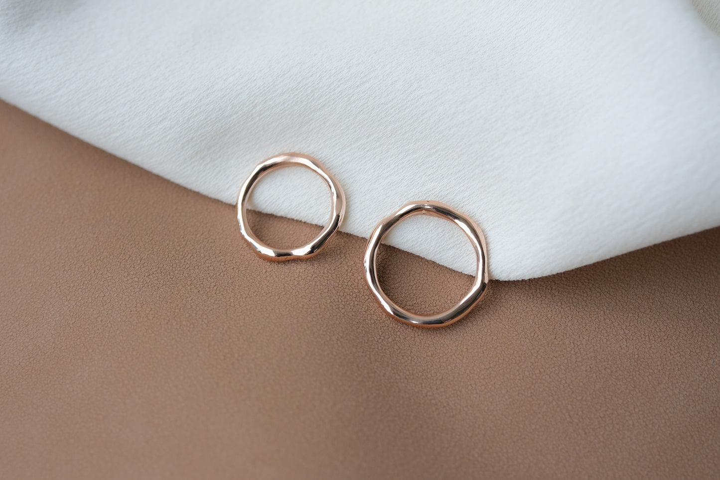 18K Gold Lava Band