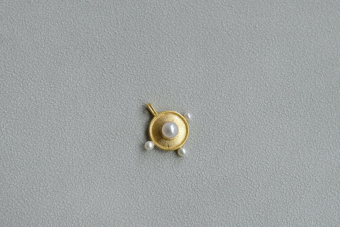 Renaissance Series 22k Gold Pearls Amulet