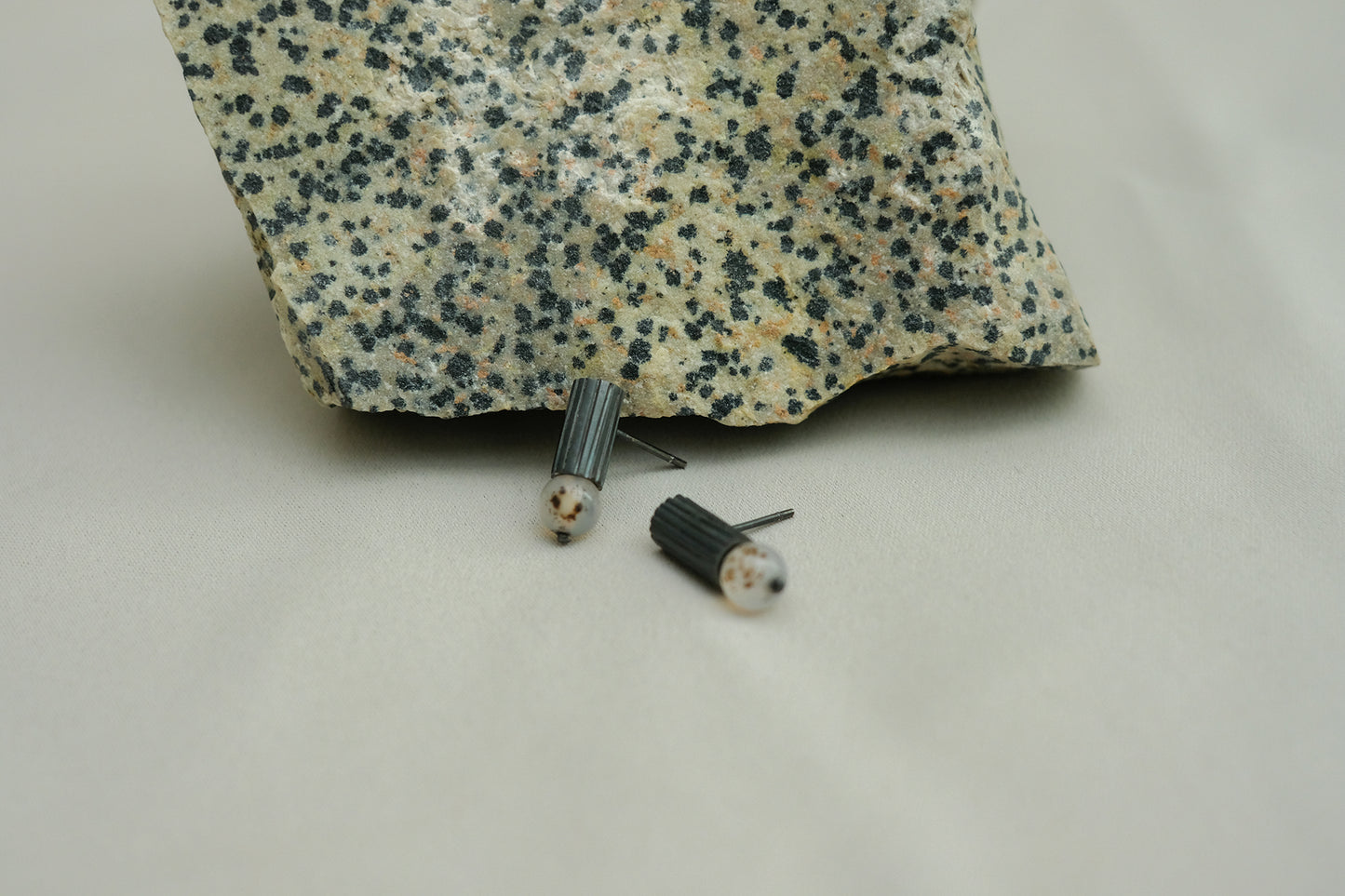 Spot Agate Sap Earrings